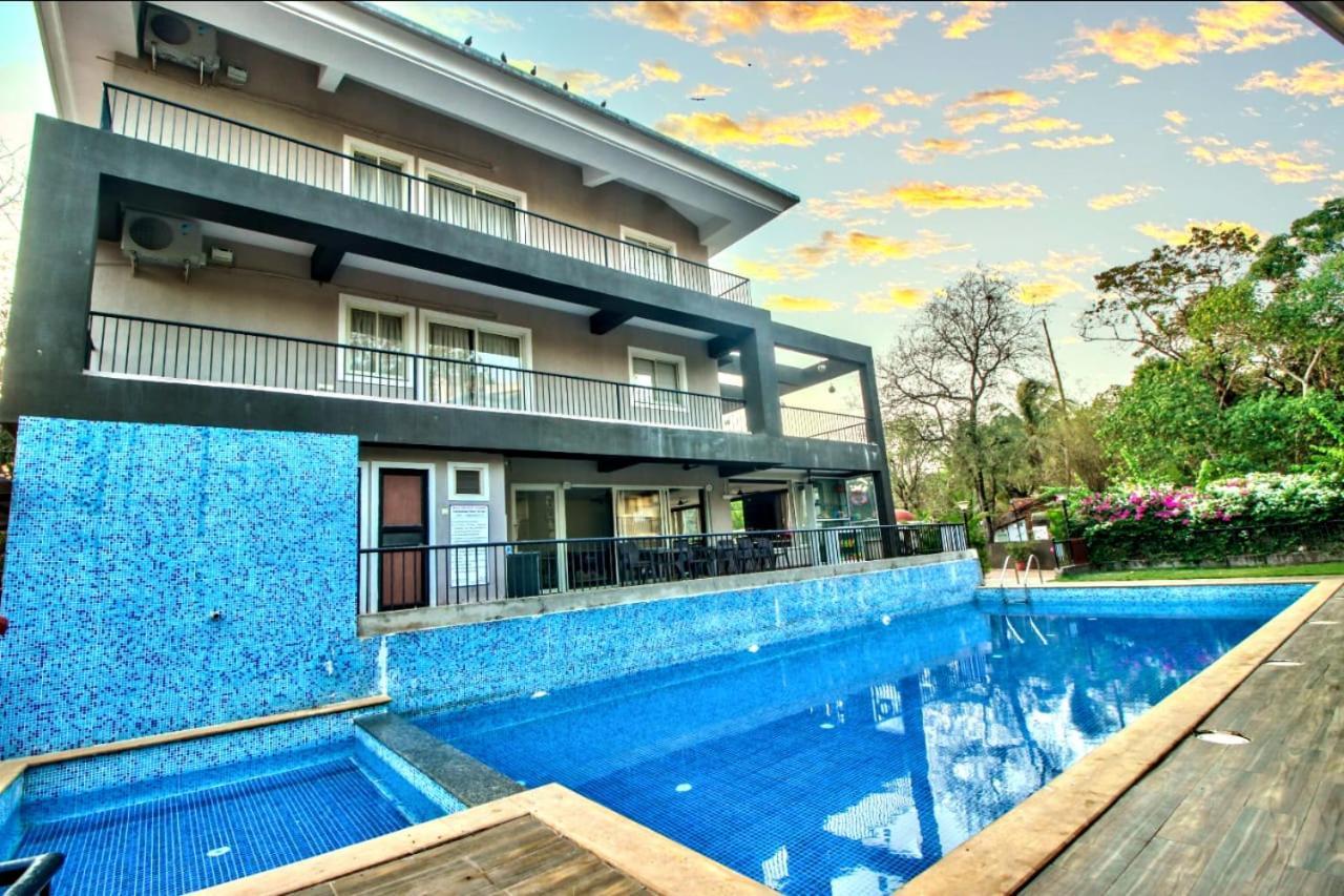 2 Bhk By Jam Rock Apartment
