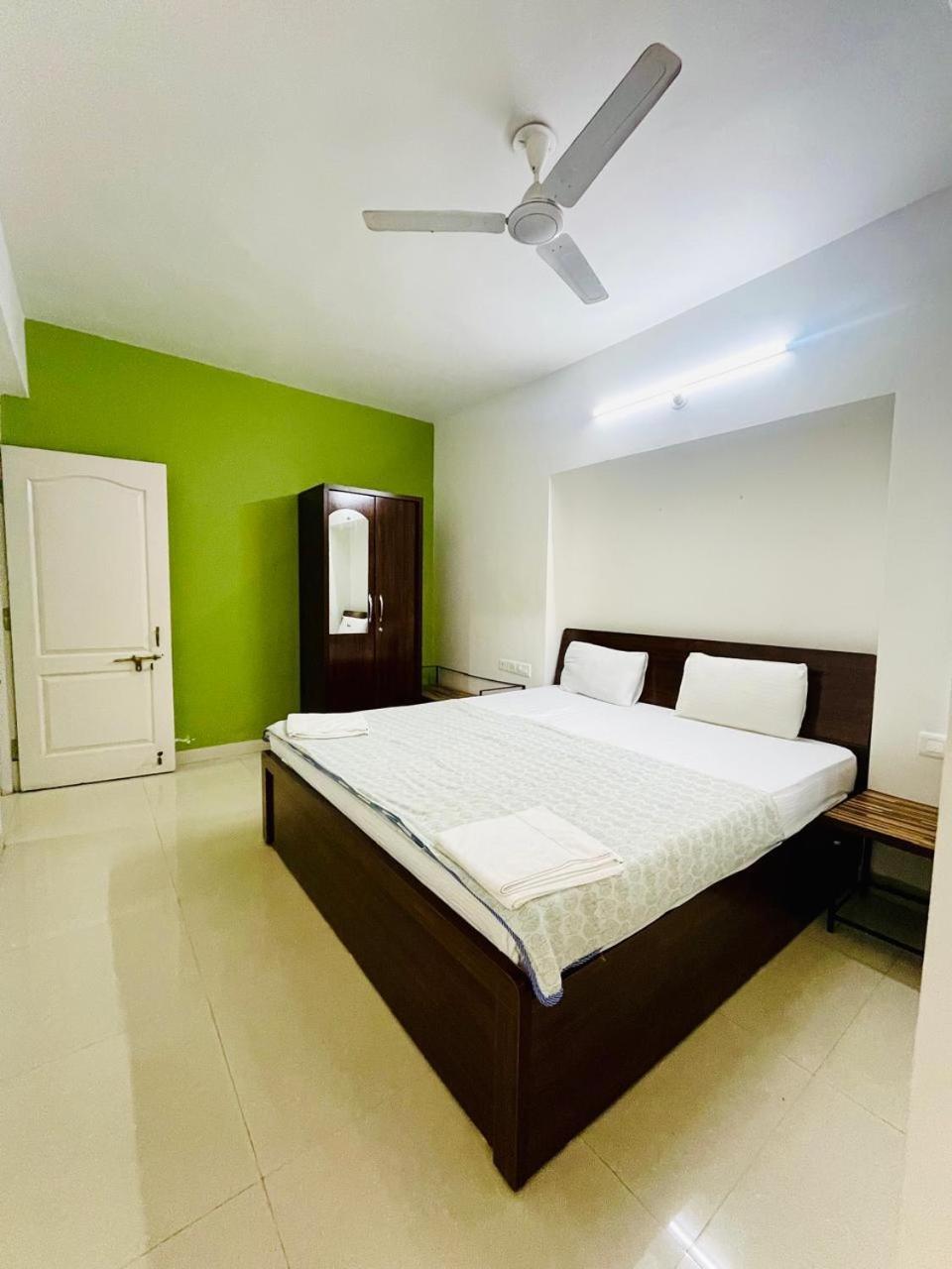 2 Bhk By Jam Rock